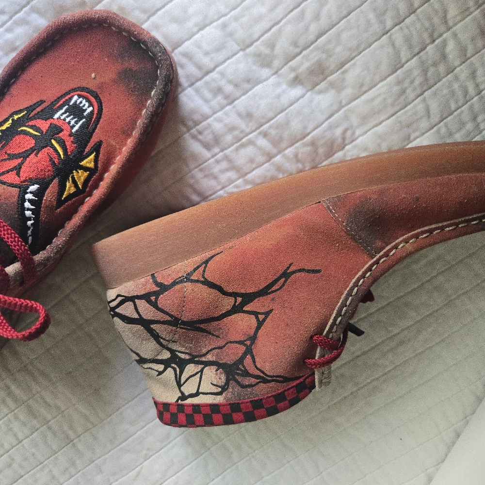 Stranger Things x Clarks Wallabee Evo Dark Sand Women Size 11 Red 012026 - Picture 9 of 10